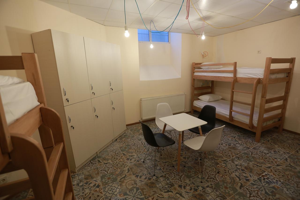 Midtown Hotel & Hostel Тбилиси Экстерьер фото