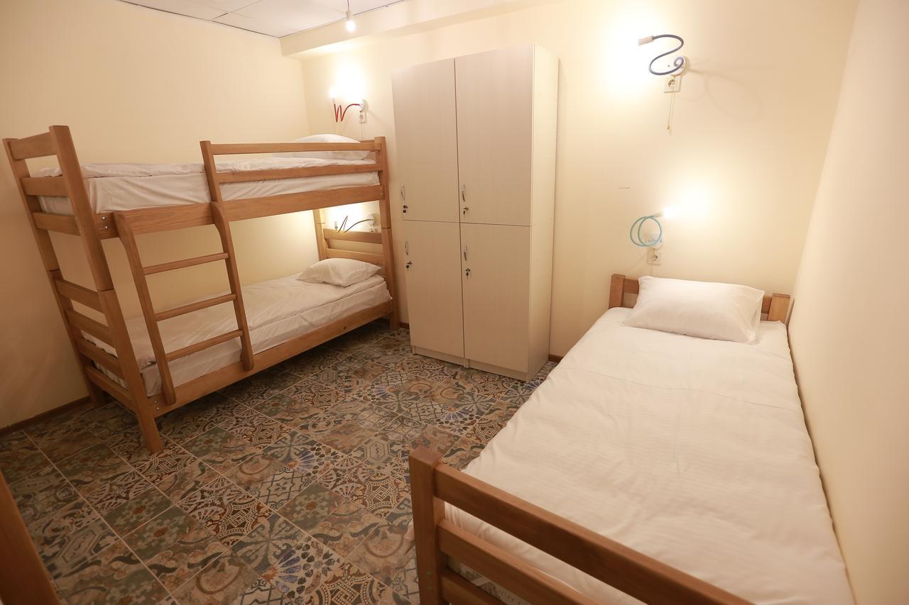 Midtown Hotel & Hostel Тбилиси Экстерьер фото