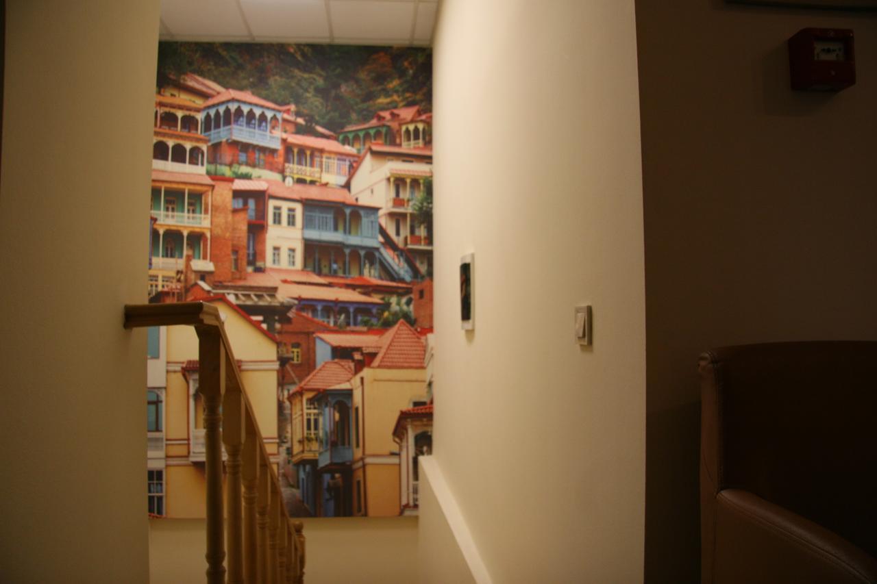 Midtown Hotel & Hostel Тбилиси Экстерьер фото