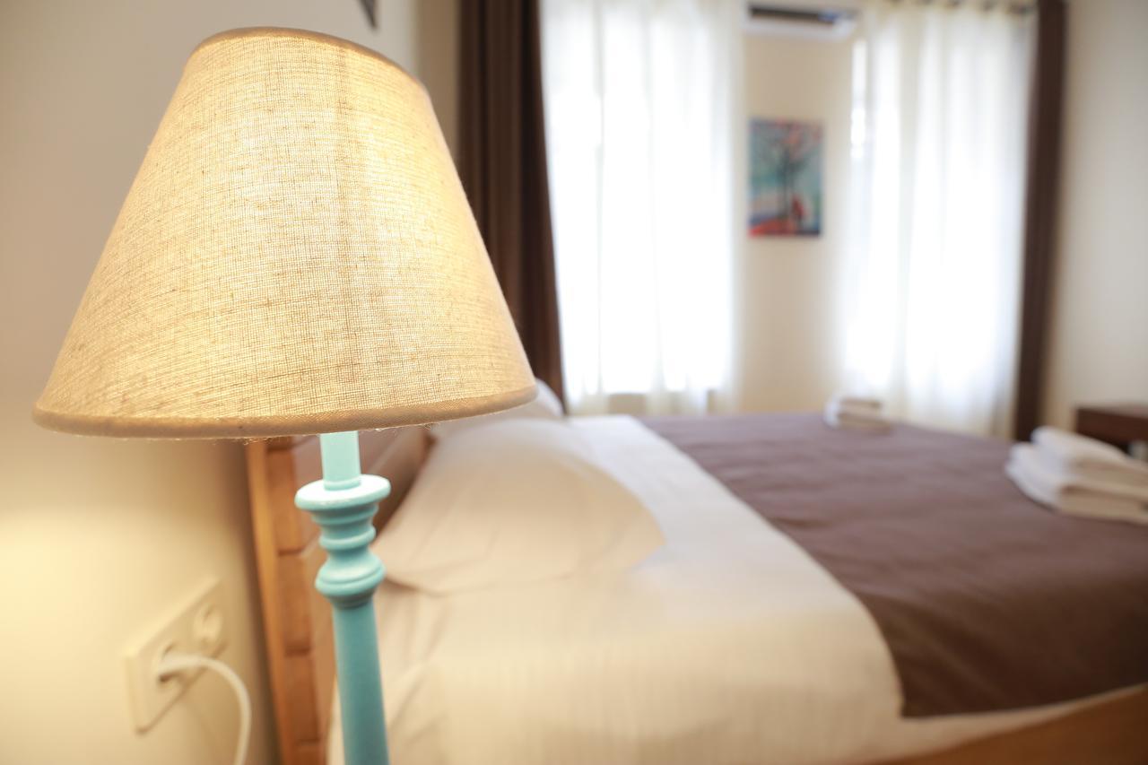 Midtown Hotel & Hostel Тбилиси Экстерьер фото