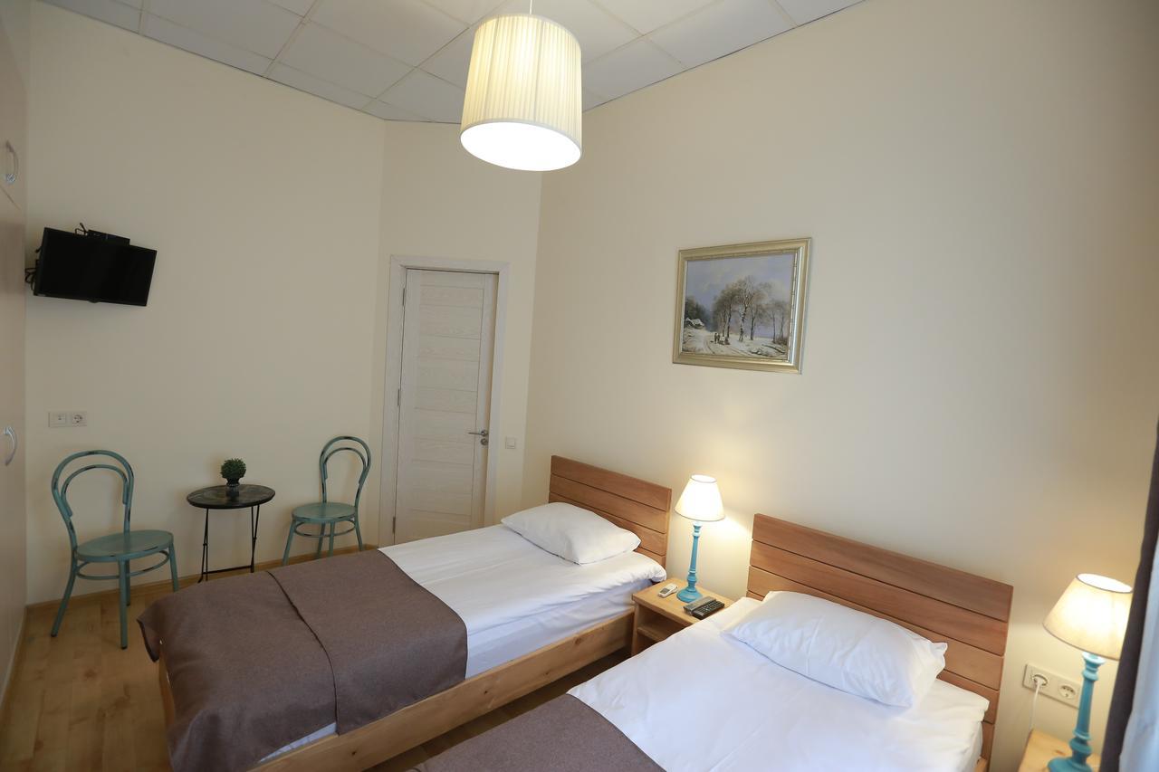 Midtown Hotel & Hostel Тбилиси Экстерьер фото