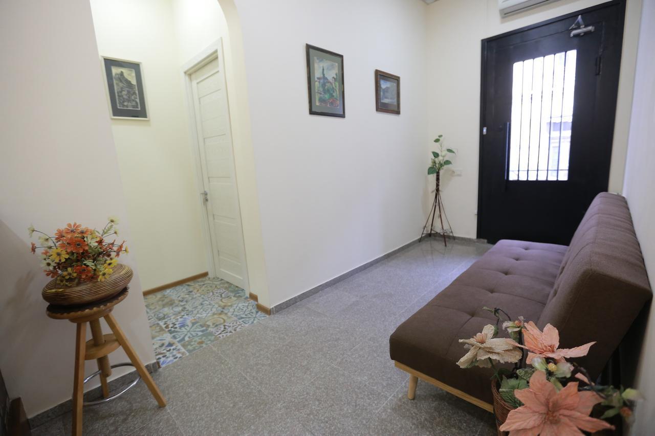 Midtown Hotel & Hostel Тбилиси Экстерьер фото